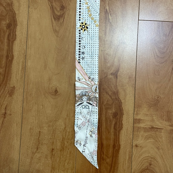 Authentic Christian Dior Silk Mitzah Scarf La Papesse LIKE NEW - Picture 6 of 7